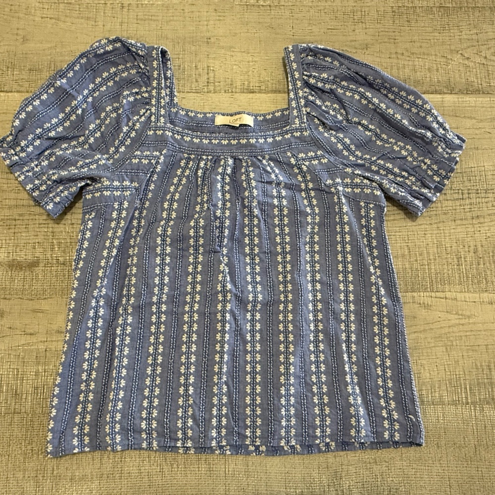 Loft Blue Denim/Linen Style Puff Sleeve Embroidered Blouse Size Medium - Picture 2 of 10